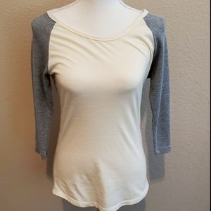 Quarter sleeve top